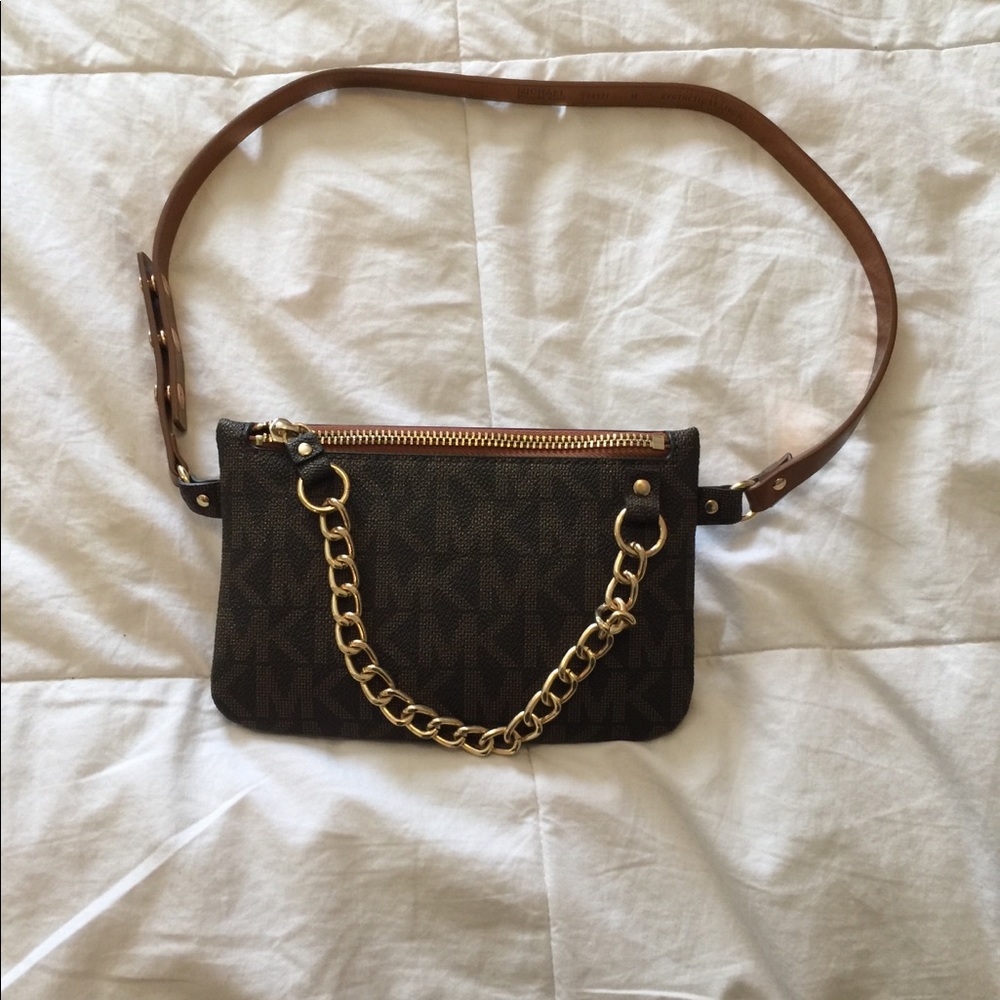 Michael Kors
Belt Bag with Pull Chain